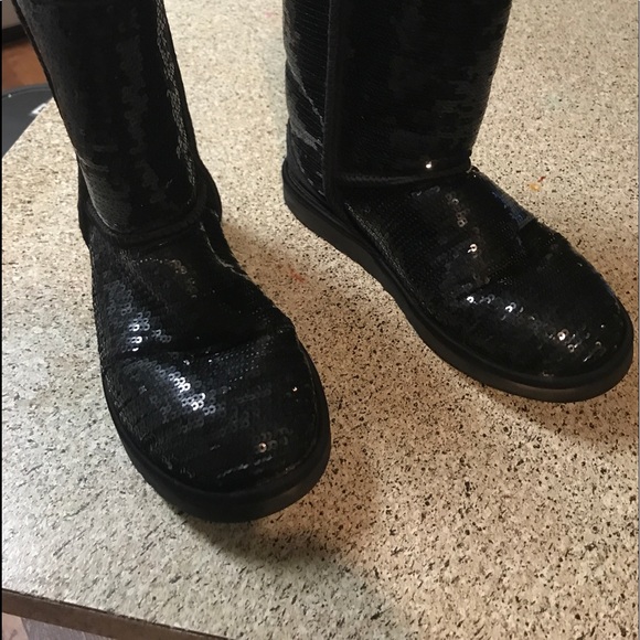 Shoes - Picture 2 of 8